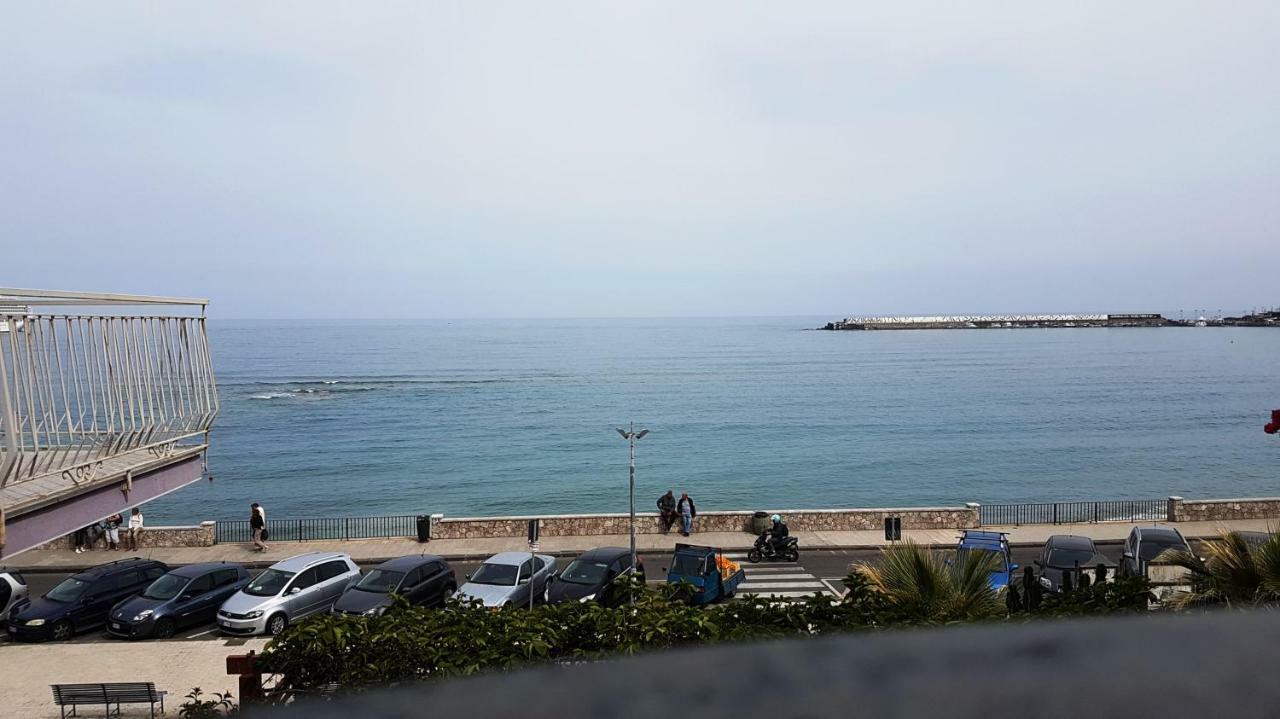 Appartamento Loft Baia Di Giardini Esterno foto